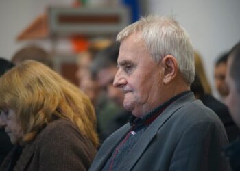 Бивш военен шеф пое чистотата в Мездра