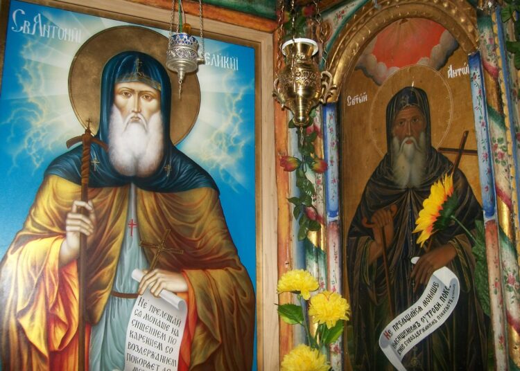 Novata i starata vdiasno ikona na sv Antonii