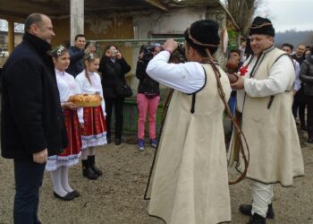 Модерна изба ще разнася славата на лозарското Ново село