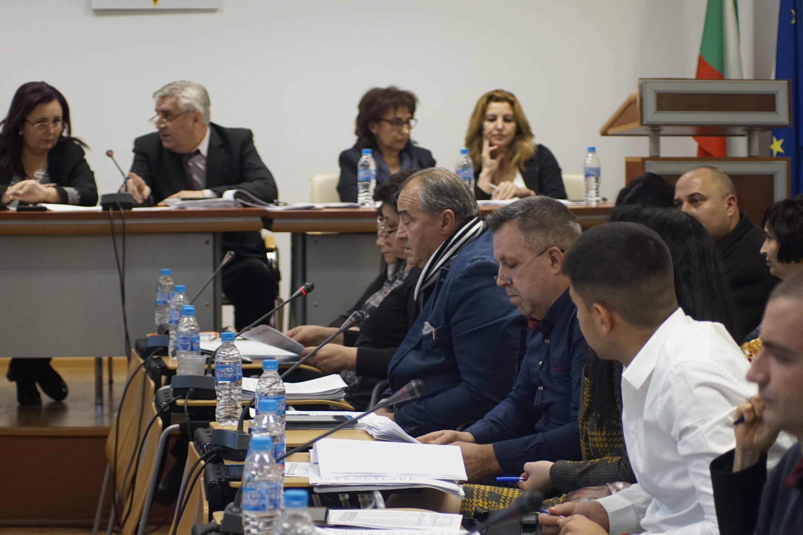 Община реанимира транспорта и спонсорира топ атлет