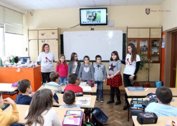 Открит урок за кучетата зарадва малчугани от Велико Търново