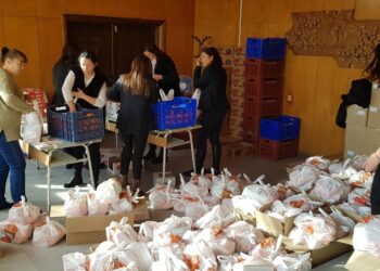 Пакети с храна за всички пенсионери в община Кресна