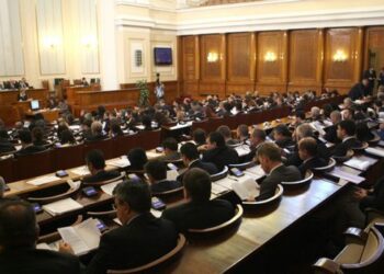 Парламентът награди пожизнено 15 българи за заслуги към нацията