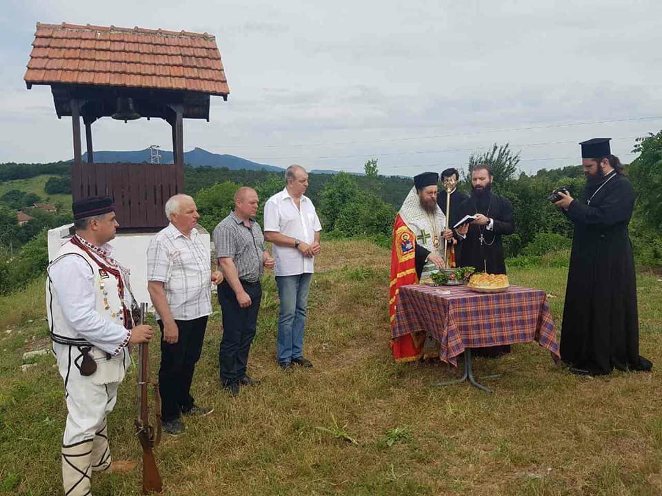 Депутат и кмет дариха църковна камбана за селски храм
