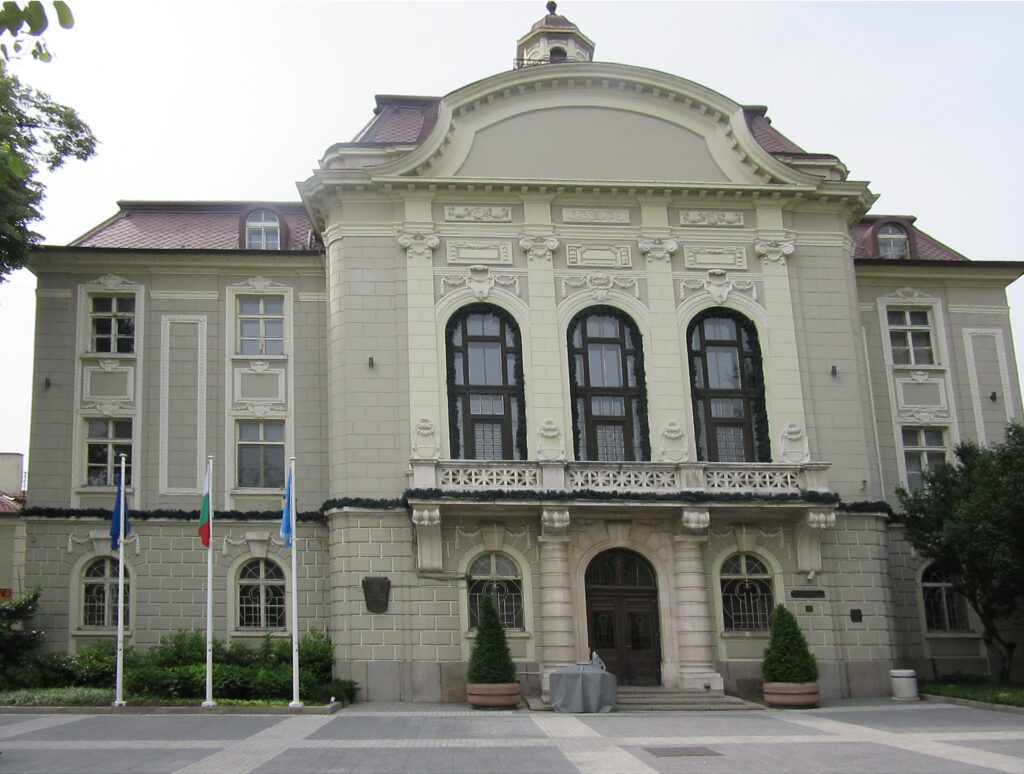 170 пловдивчани чакат за среща с кмета след К-19 1 Plovdiv Town Hall 5
