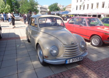 Ретро музей на колела пристига в Дупница