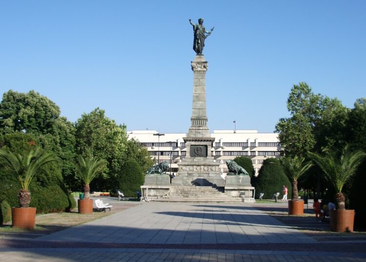 Спортен празник „Да спортуваме, да се забавляваме“ на Градския стадион 1 Rousse Monument of Liberty Palm trees 10