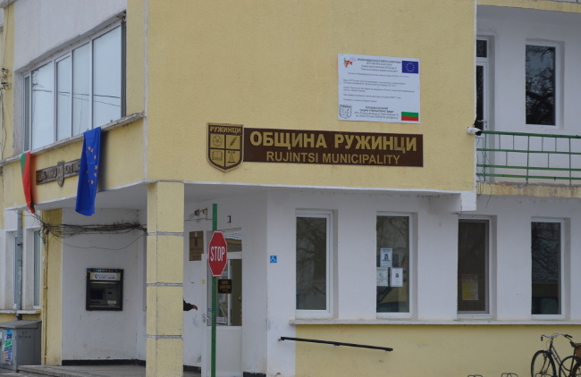 Искат оставката на председателя на ОбС в Ружинци
