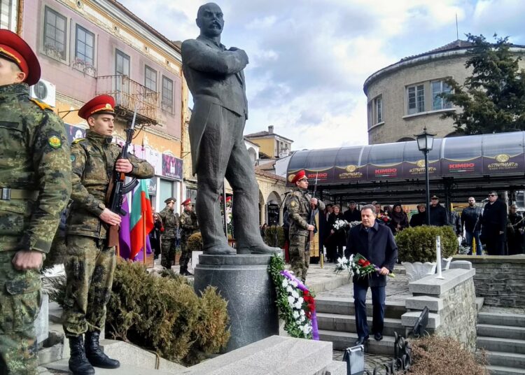 Велико Търново се поклони пред паметта на Стефан Стамболов 1 SS 03