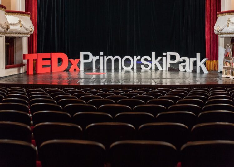 Актьори и изпълнители завладяват сцената на TEDx във Варна 1 Snimka
