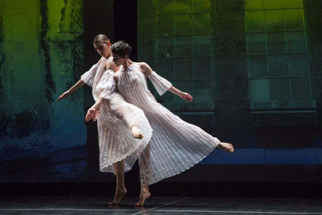 Stephen Petronio Company Trisha Browns Glacial Decoy 1979 Photo by Yi Chun Wu 1200x800 1