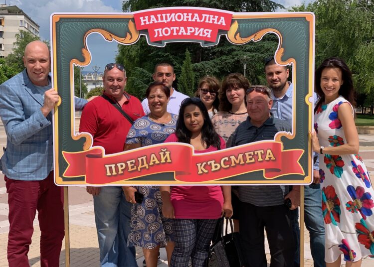 Късметлии с печалби за 18 000 000 лева се събраха в центъра на Ямбол 1 Turne Spirka Qmbol