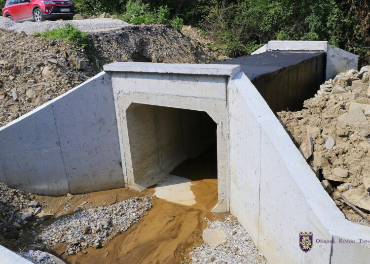 Ремонтират ударно пътен водосток край търновско село 1 V 1
