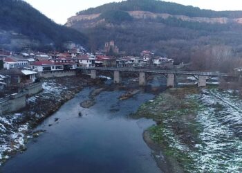 Доброволци запретват ръкави да почистят парк „Ксилифор”