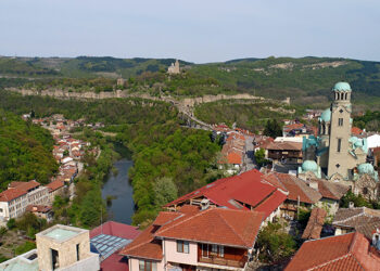Десетки камбани възвестиха Великден във Велико Търново