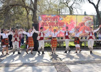 Дарители зарадваха 920 старци в Монтана