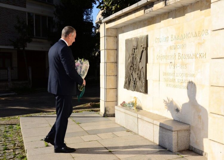 Кметът Ценков се поклони пред Софроний Врачански 1 Vidin buditeli kmet