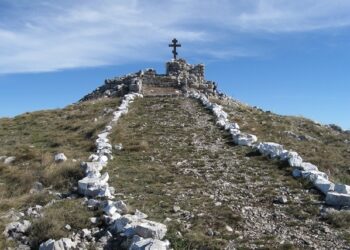 Планинари от Видин изкачват и правят фотоизложба на сръбски връх