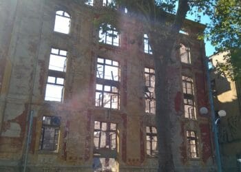Укрепват аварийно тютюневия склад в Пловдив