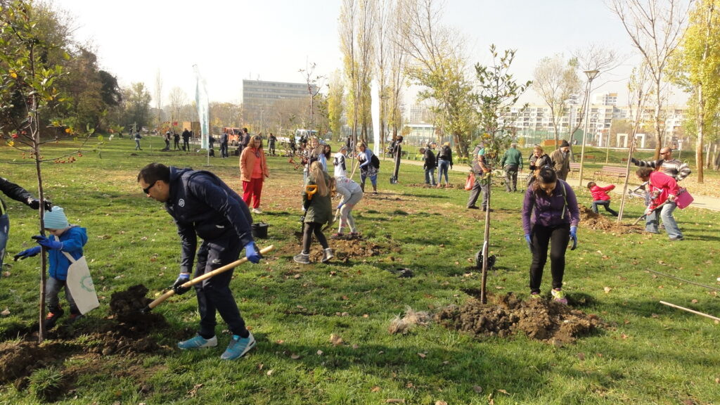 64 дървета засадиха доброволци в парк "Възраждане" 1 We Do Green 1