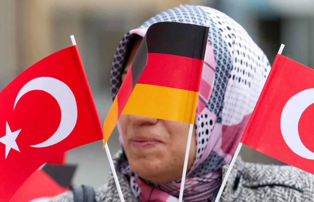 Влиянието на Анкара върху турците в Германия плаши Берлин 2 WorldGermanyTurkey