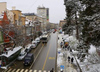 Търново е почистено до асфалт, снегорините излязоха в 3,00 ч.