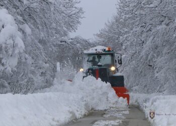 Пробиха еднометрови преспи между великотърновски села