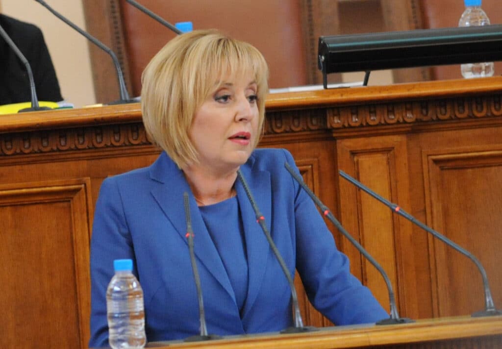 Манолова отново начело на Комисията по ревизията