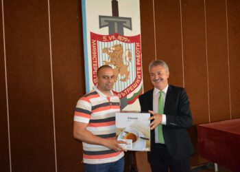 Кмет награди полицай