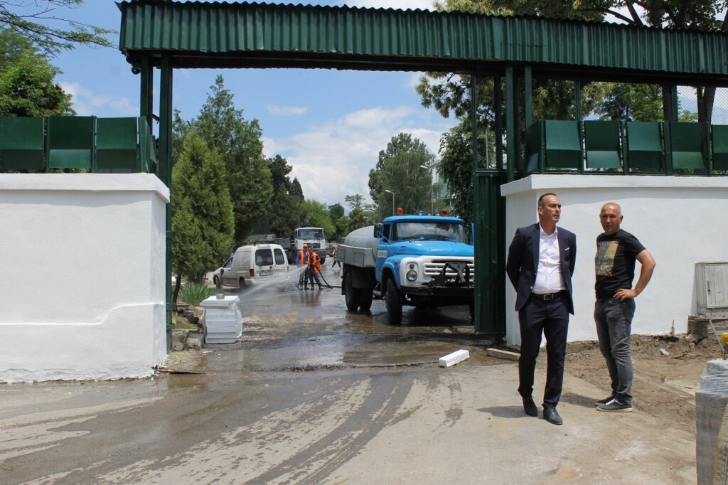 Пуснаха коли в парк „Македония” на Архангелова задушница 1 Македония 4