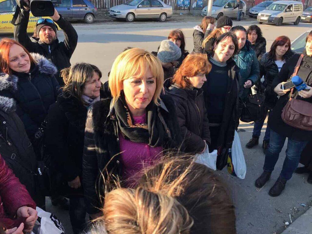 Манолова