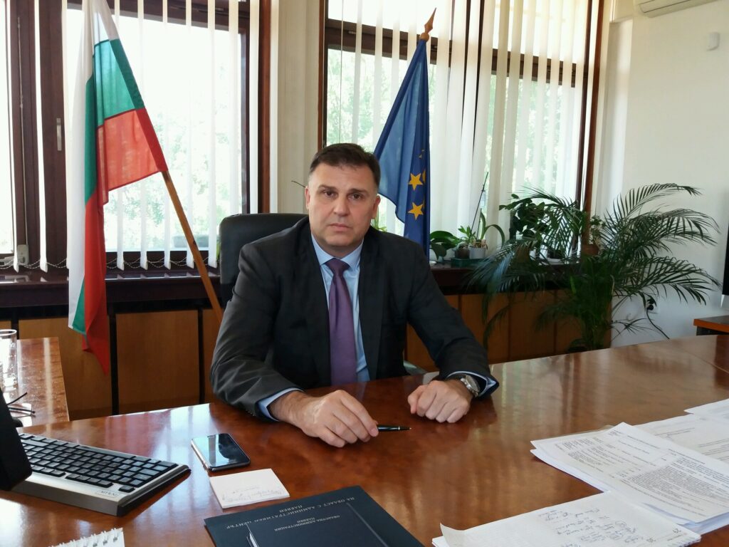 Няма затворени предприятия в Плевен, наблюдаваме италианците при нас 1 Петров