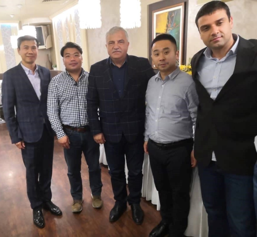 с китайци
