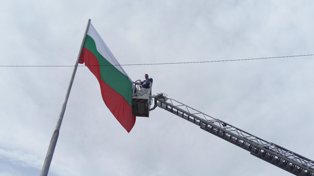 3 март