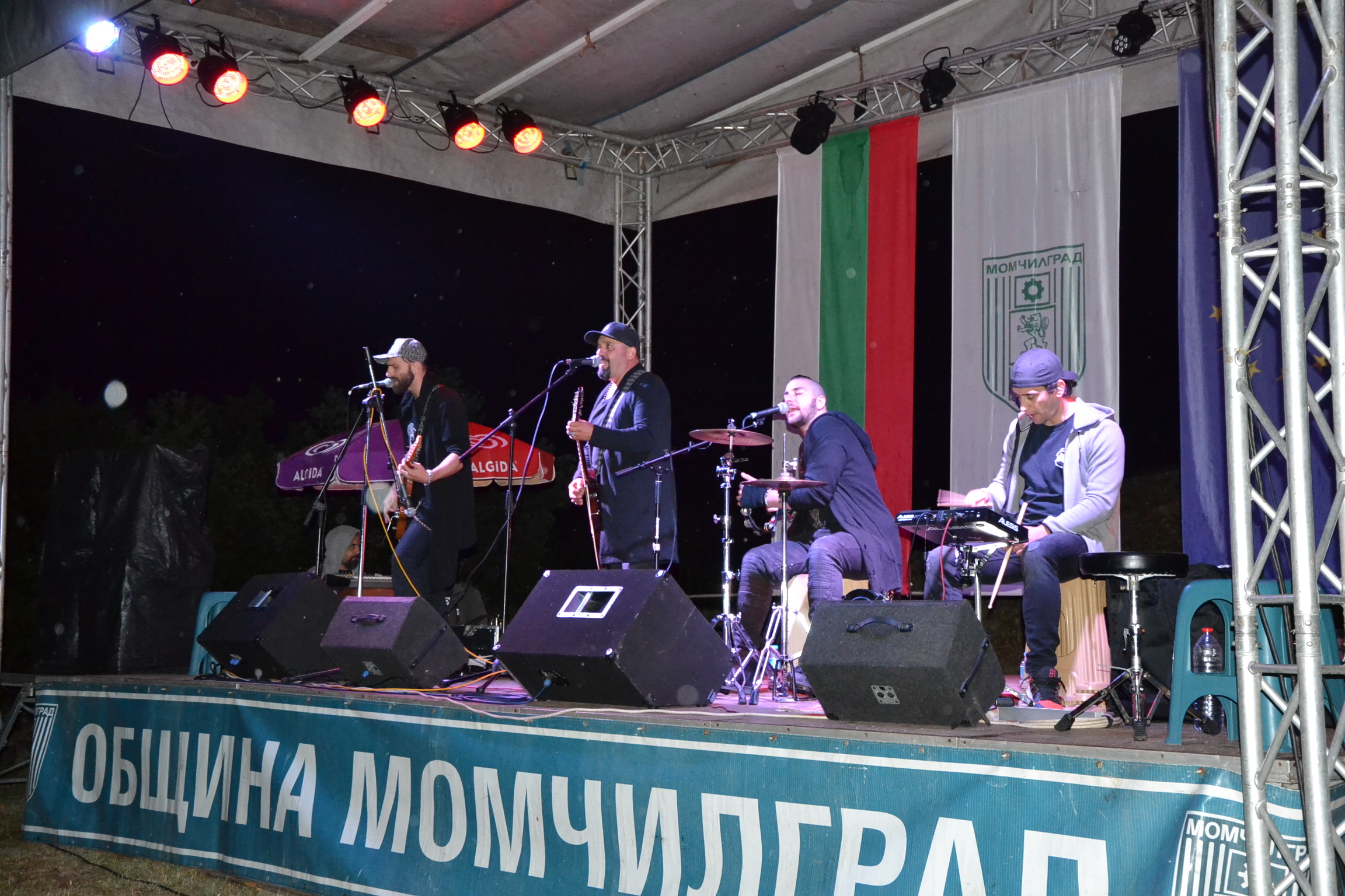 Дичо и The Band пяха под дъжда в “Нощта на Орфей” на Татул