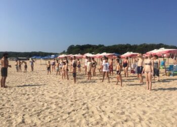Деца с увреждания и изявени спортисти летуват на море