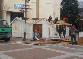 Градът на Бербо слага Коледната премяна