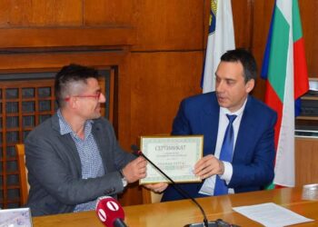 Кметът на Бургас става кръстник на повече от 100 бебета