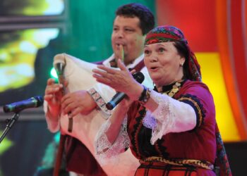 Милиони да имам, на село ме влече ~ Валя Балканска