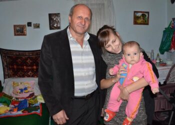 Кмет дели заплата с новородени