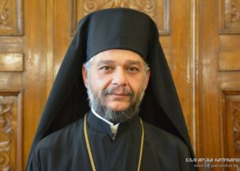 Киприян на крака в школата си в Казанлък