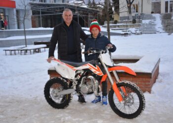 Кмет подари нов мотор на млада надежда