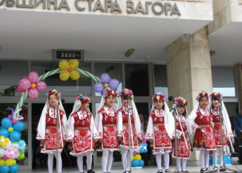 Над 350 деца пеят и танцуват на Цветница в Стара Загора