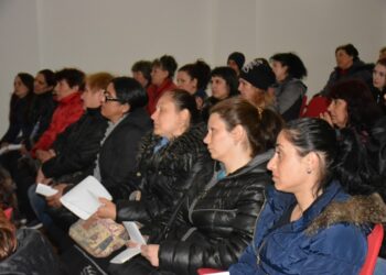 Синдикат и община учат безработни да работят с компютри