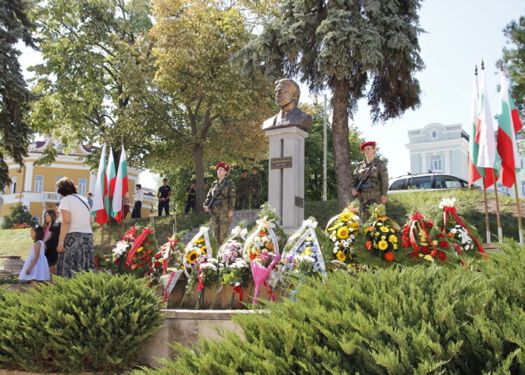 Празничен ритуал за две бележити годишнини в Шумен 1 MG 0240