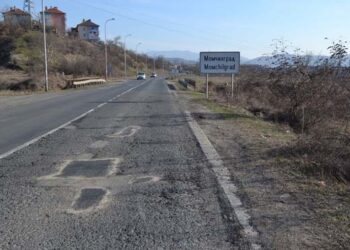 Кърпят дупките по улици и пътища в Момчилградско 