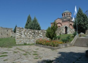 Подпомагат реставрацията на епископски дворец в Кърджали