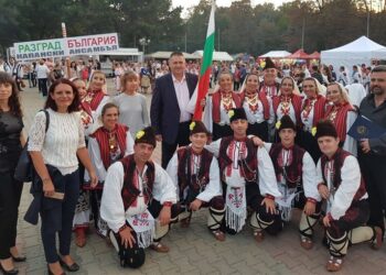 Кмет и фолклористи на празника на побратимения Кълъраш