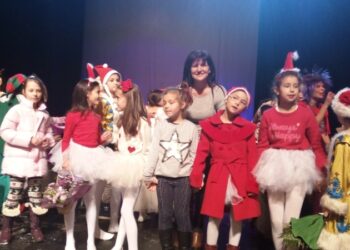 Караянчева подарява „Муминтролите спасяват Коледа“ на децата на Кърджали