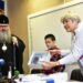 Митрополит Йоан дари инсулинова помпа и пари за деца с диабет